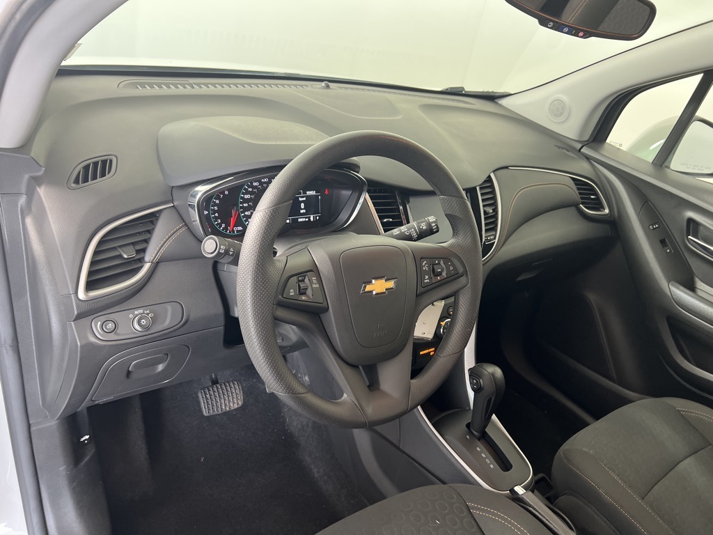 2022 Chevrolet Trax LS photo 3