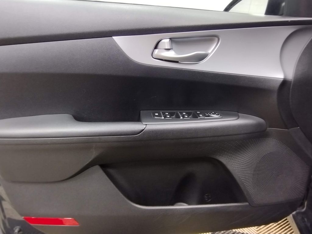 2023 Kia Forte LXS photo 15