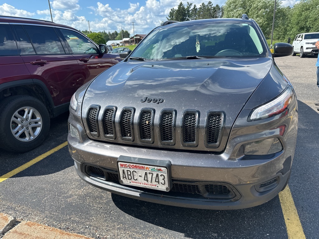 2017 Jeep Cherokee Sport photo 3