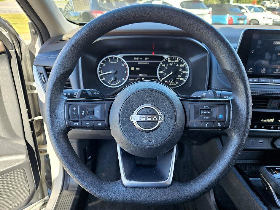 2023 Nissan Rogue SV photo 23
