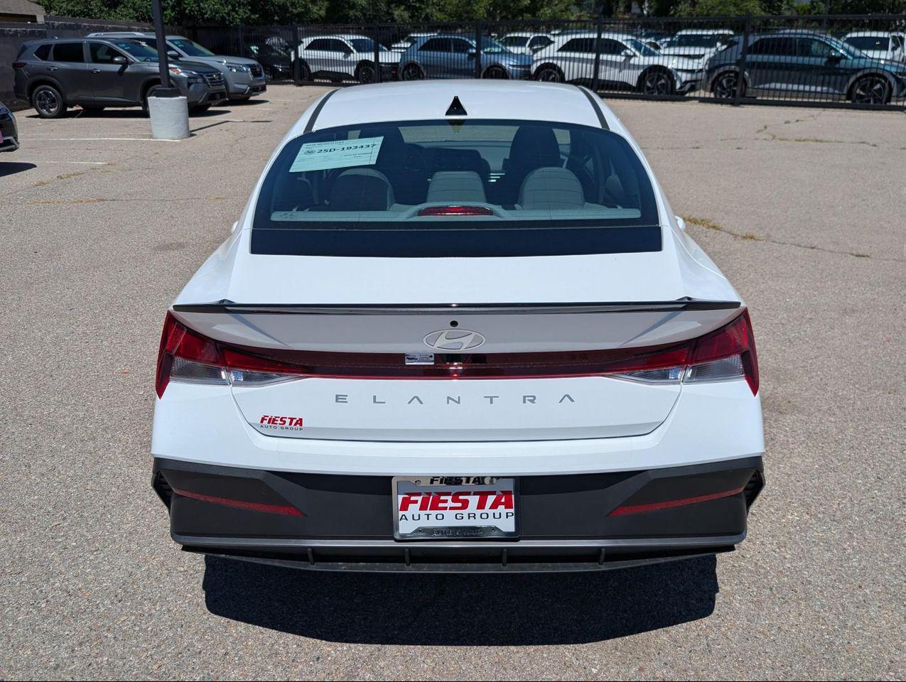 2025 Hyundai Elantra SEL Sport photo 5