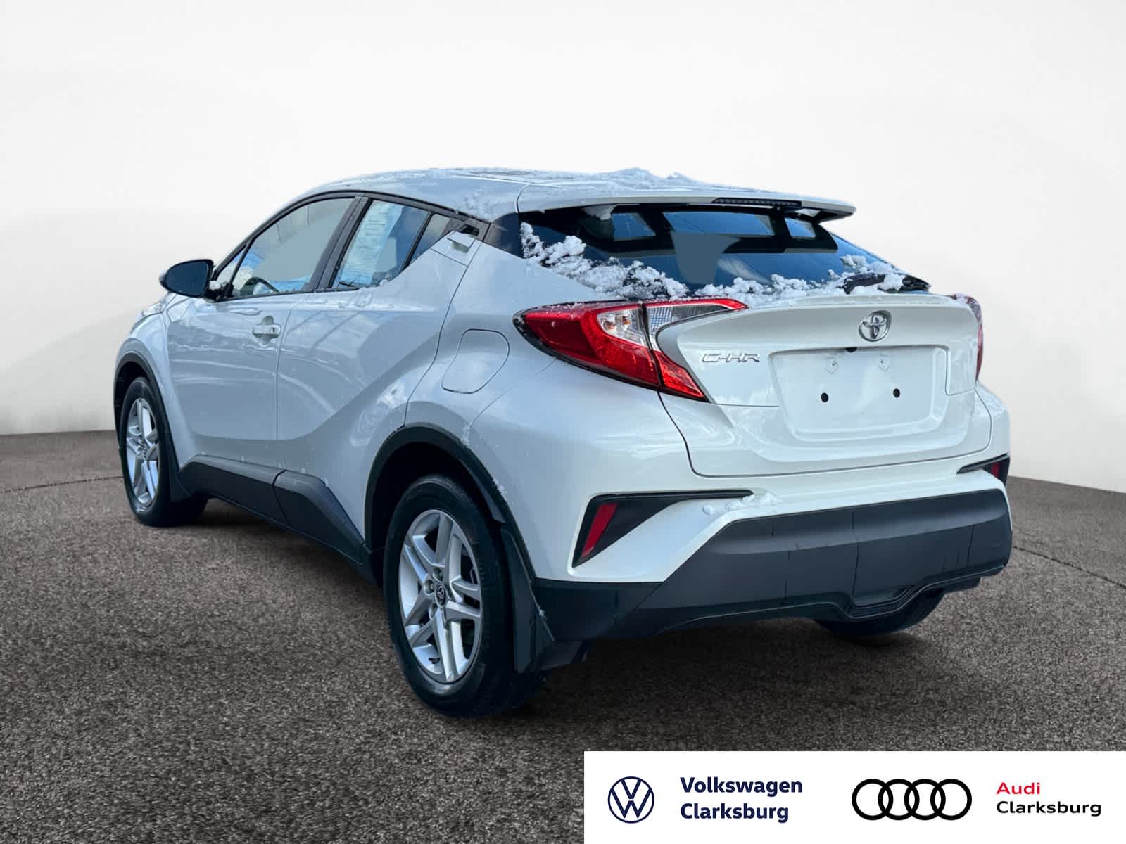 2021 Toyota C-HR LE photo 3