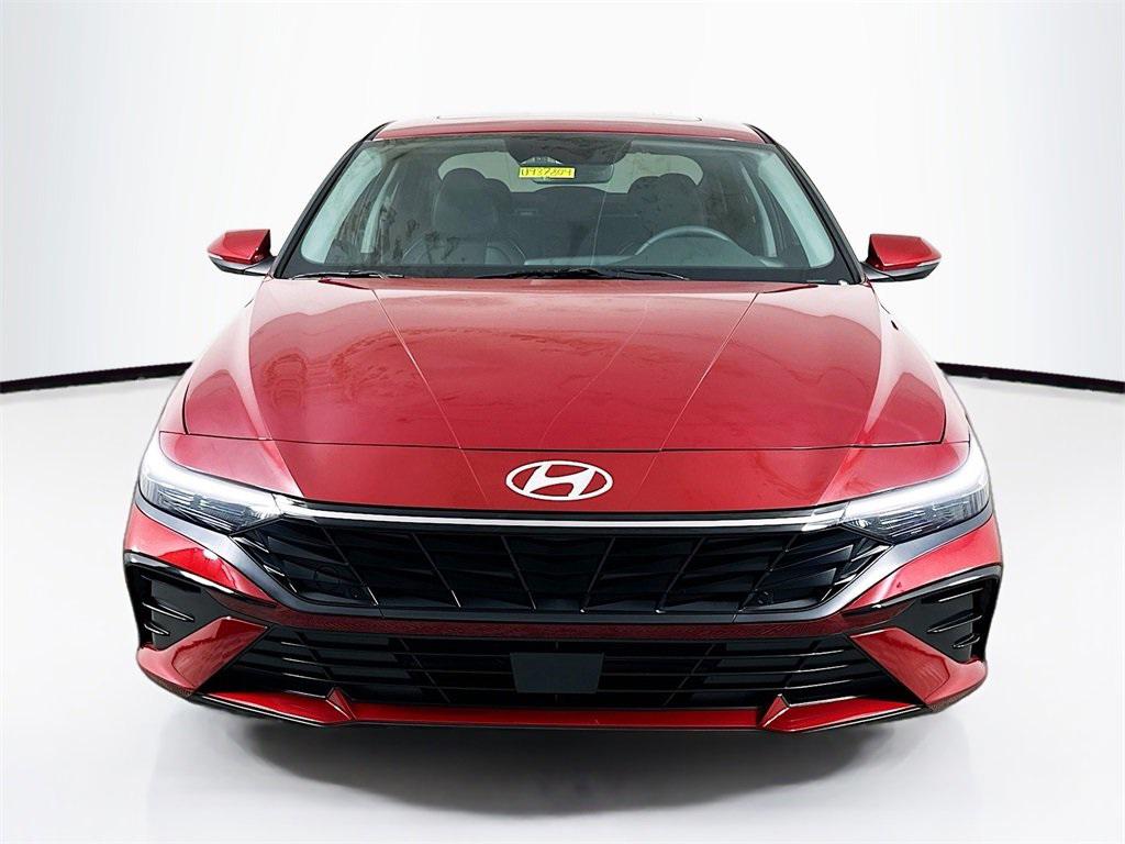 2025 Hyundai Elantra Limited photo 2
