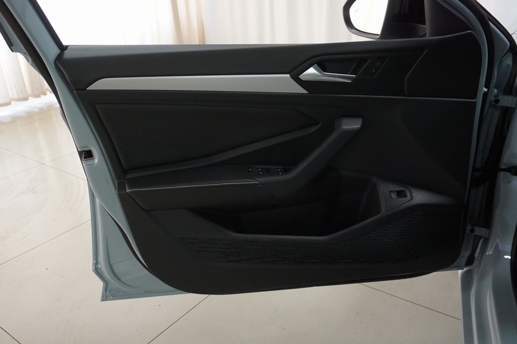 2025 Volkswagen Jetta 1.5T Sport photo 21
