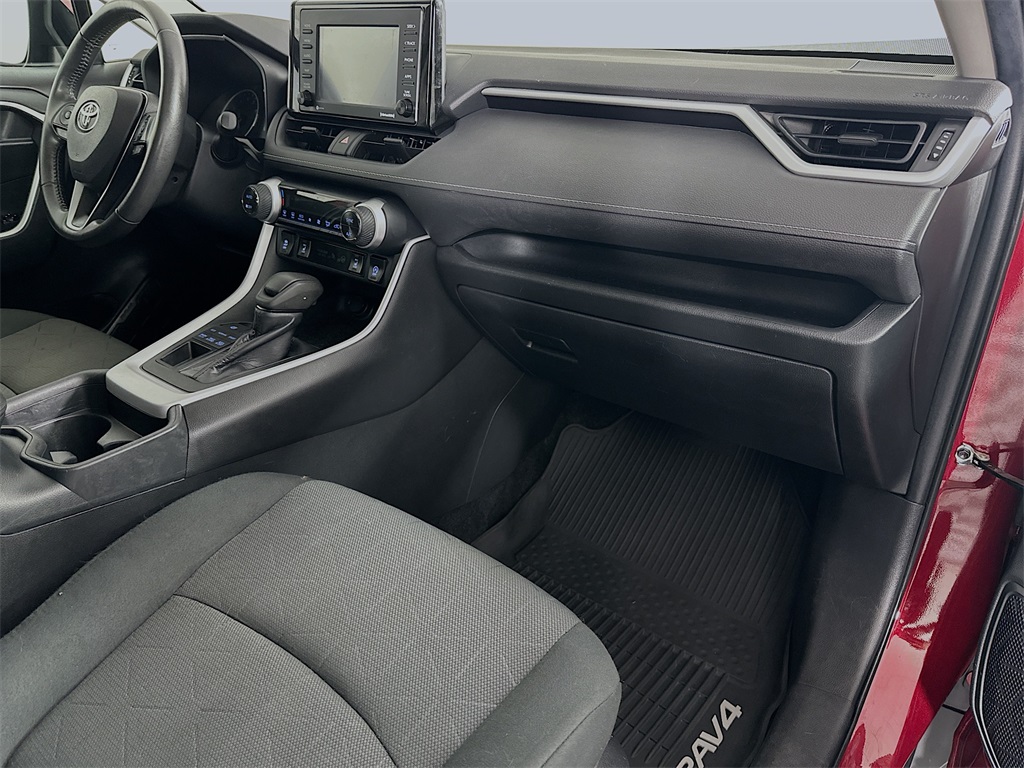 2020 Toyota RAV4 XLE photo 28