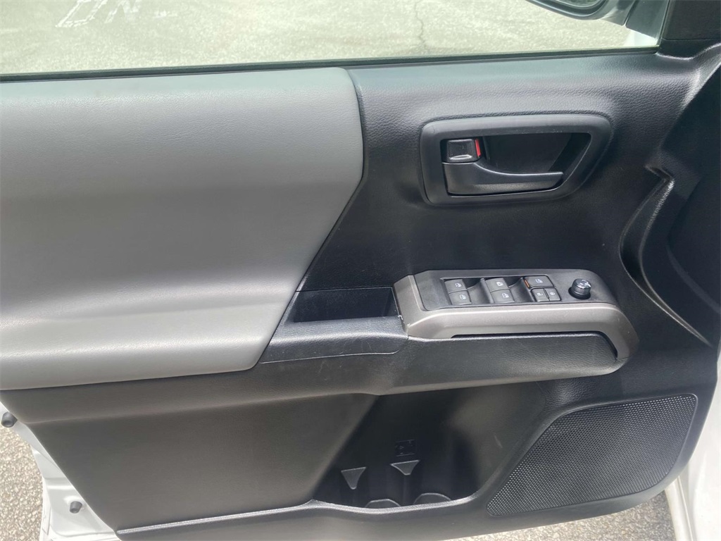 2022 Toyota Tacoma SR5 photo 13