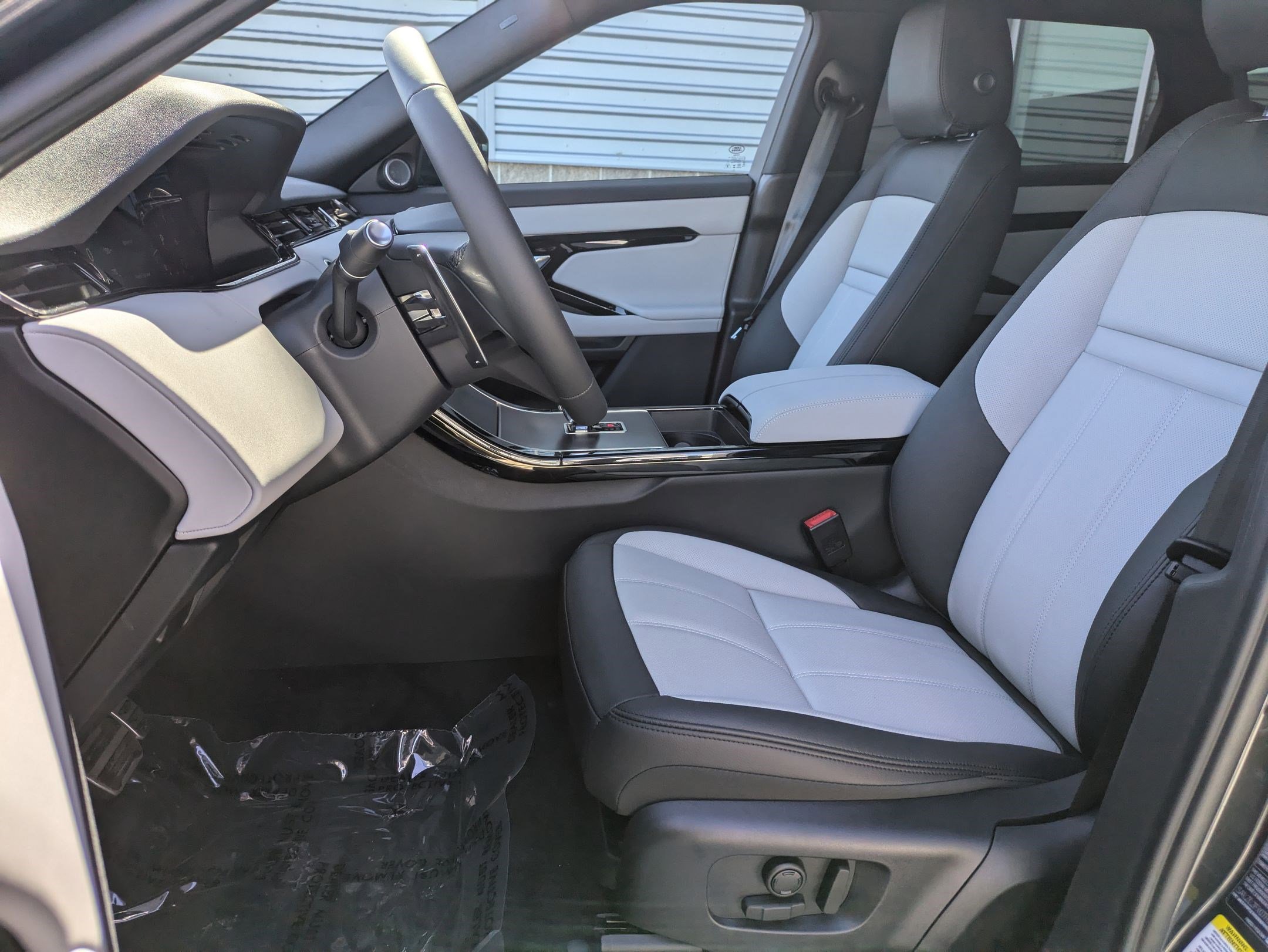 2026 Land Rover Range Rover Evoque Dynamic SE photo 13