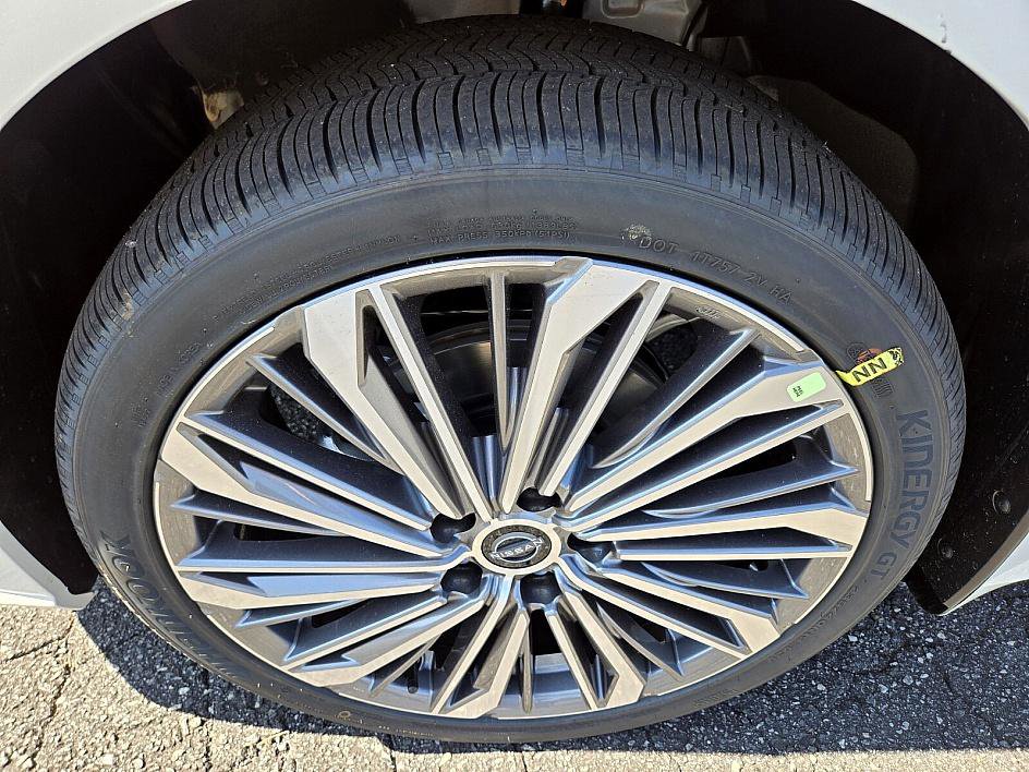 2025 Nissan Altima SL photo 13