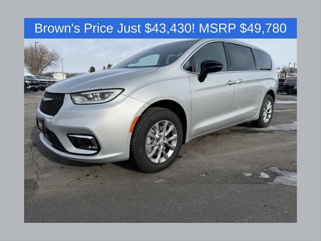 2026 Chrysler Pacifica Select's photo