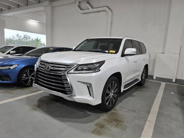 2019 Lexus LX 570's photo