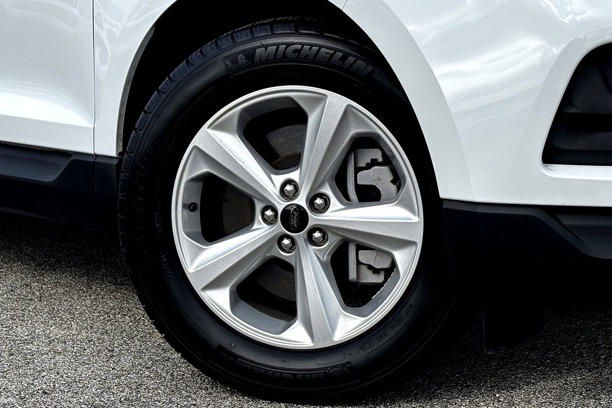 2024 Ford Edge SE photo 2