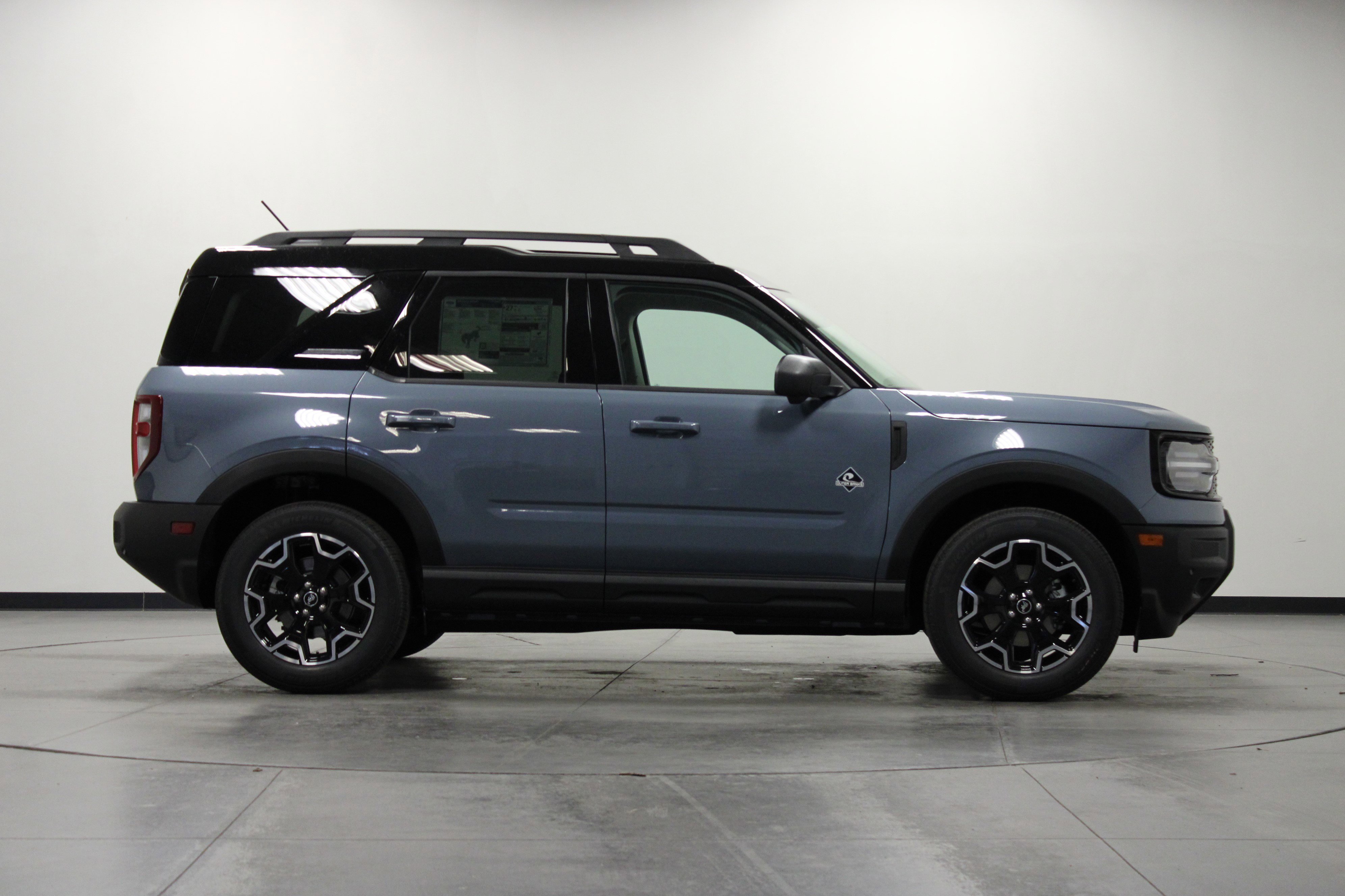 2025 Ford Bronco Outer Banks photo 2