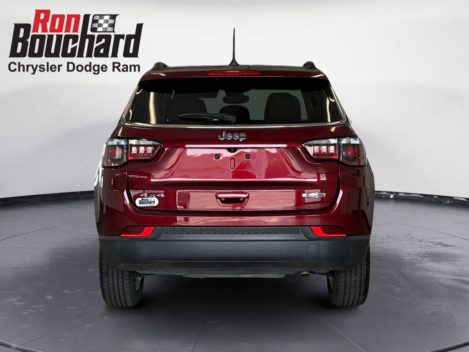 2022 Jeep Compass Latitude photo 2