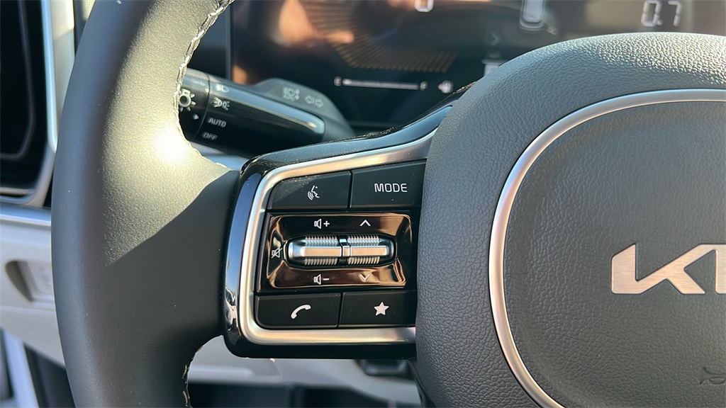 2025 Kia Sorento S photo 13