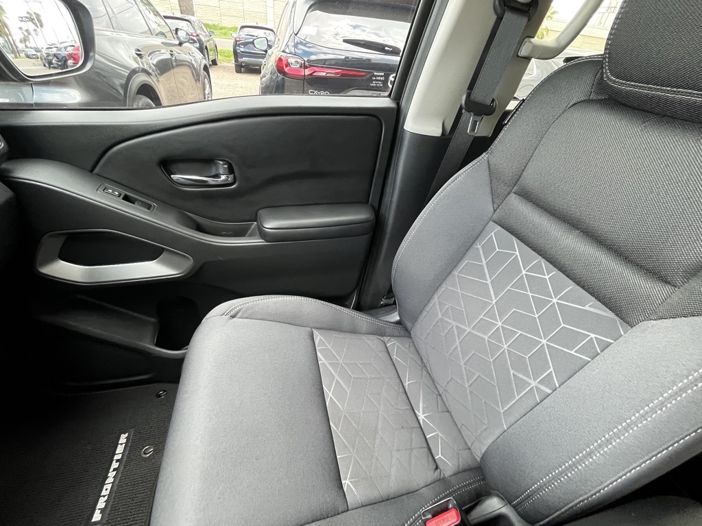2025 Nissan Frontier SV photo 10