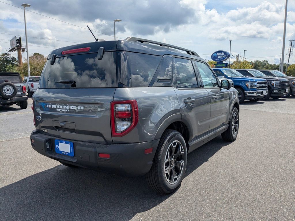 2025 Ford Bronco Sport Outer Banks photo 3