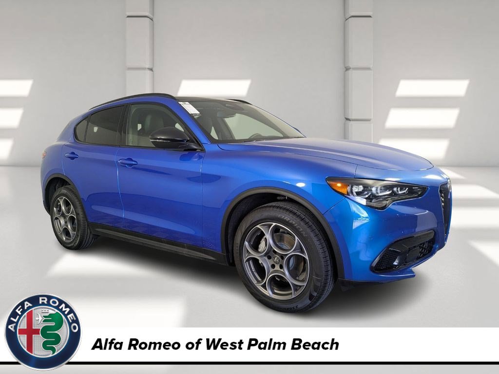 2025 Alfa Romeo Stelvio Base