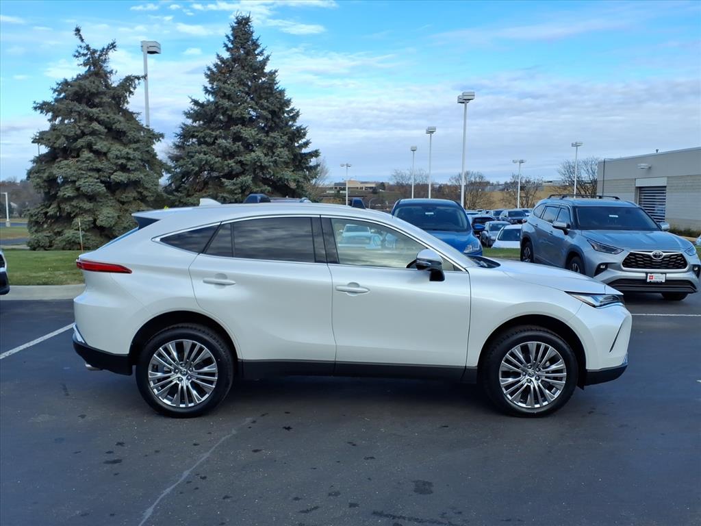 Used 2024 Toyota Venza XLE with VIN JTEAAAAH9RJ155208 for sale in Burnsville, Minnesota