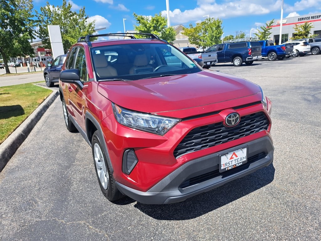 2020 Toyota RAV4 LE photo 4