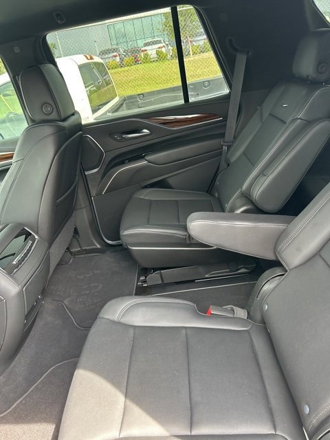 2021 Cadillac Escalade Luxury photo 4