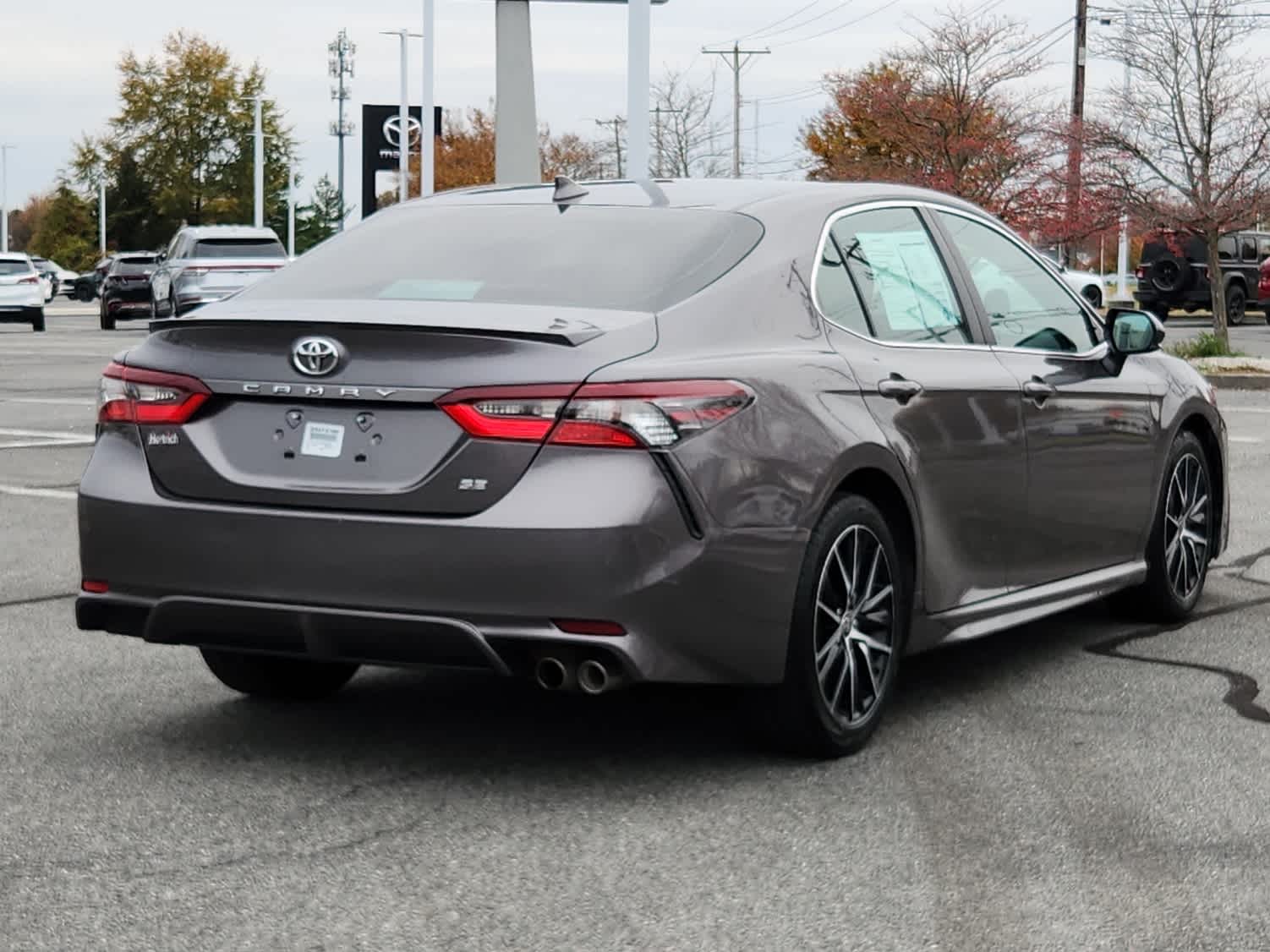 2023 Toyota Camry SE photo 3