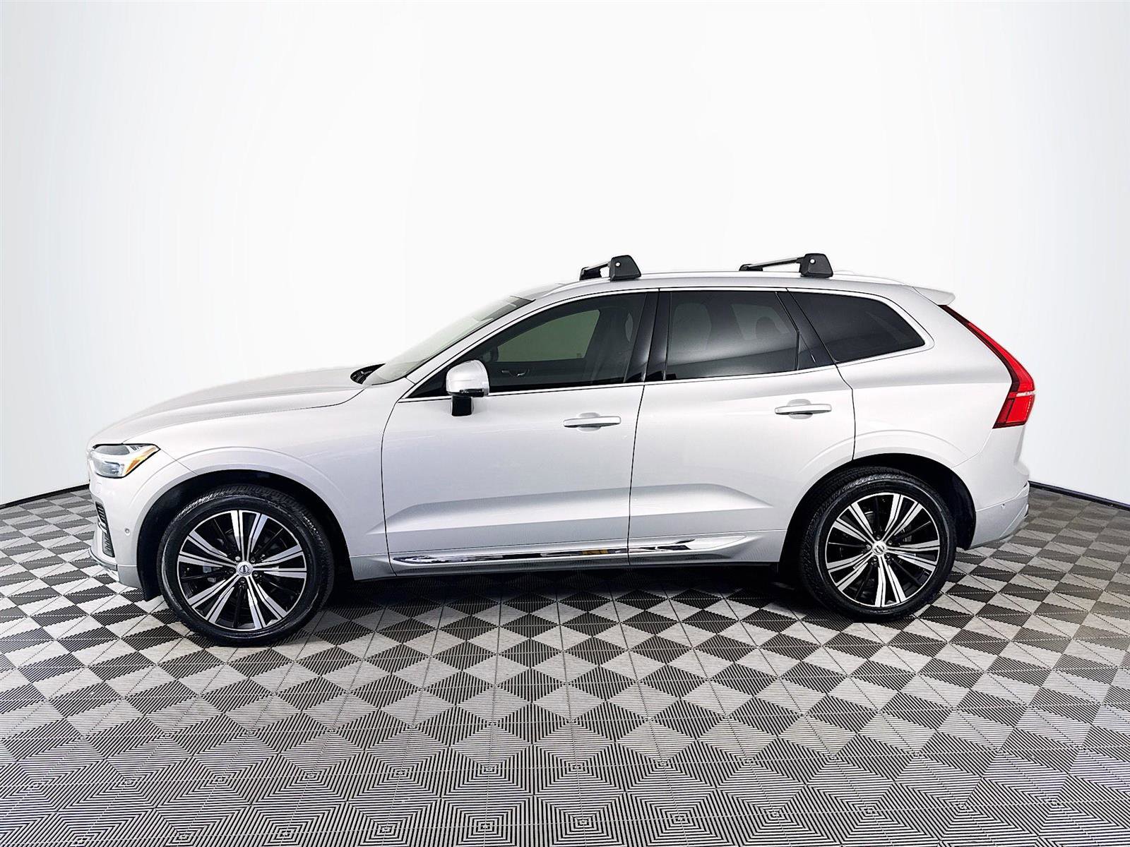 2023 Volvo XC60 B5 Plus photo 7