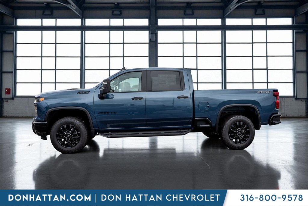2025 Chevrolet Silverado 2500HD Custom photo 2