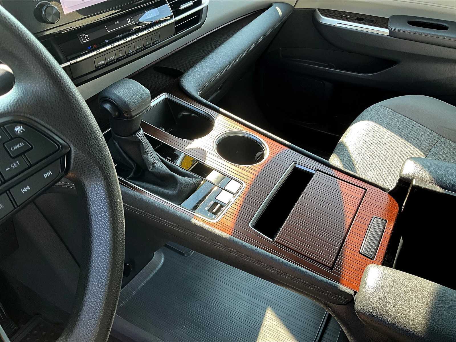 2023 Toyota Sienna LE photo 20