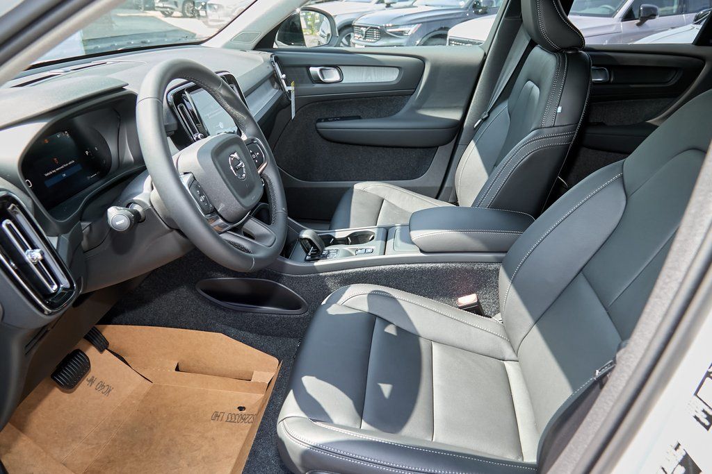 2026 VOLVO XC40 - Image 14