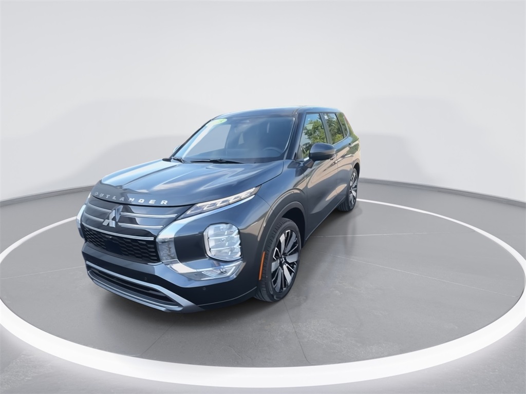 2025 Mitsubishi Outlander SE photo 4
