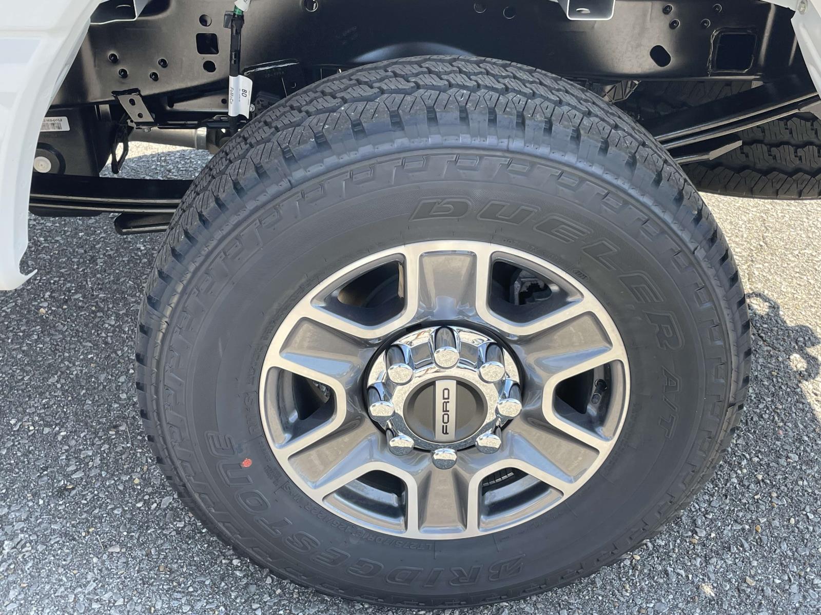 2026 Ford F-250 Lariat photo 9