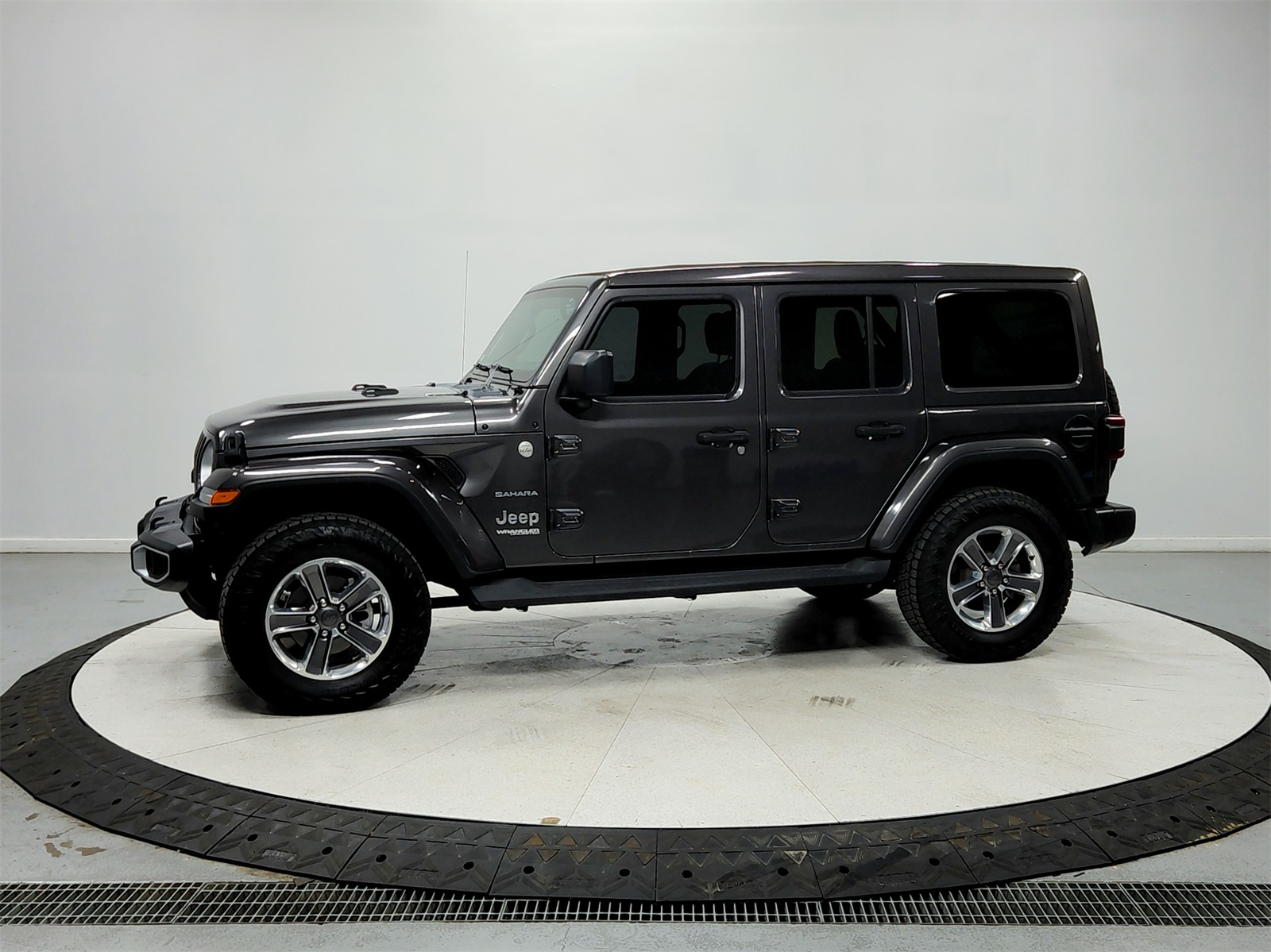 2021 Jeep Wrangler Unlimited Sahara photo 4