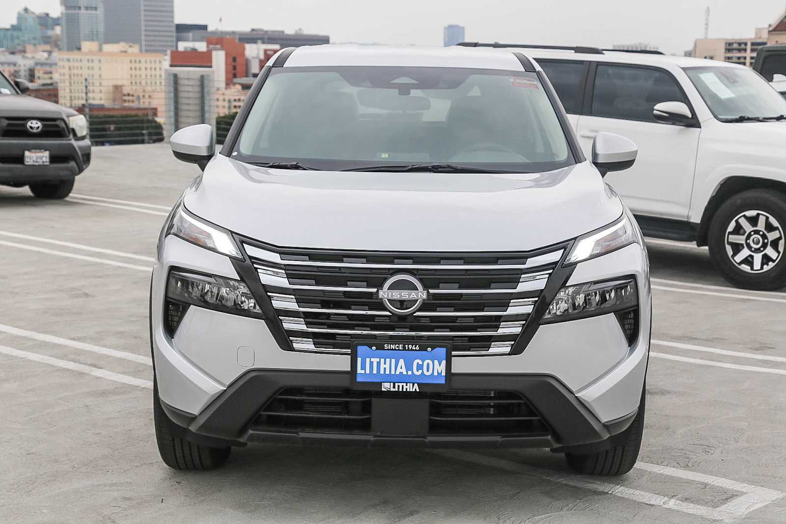 2025 Nissan Rogue SV photo 2