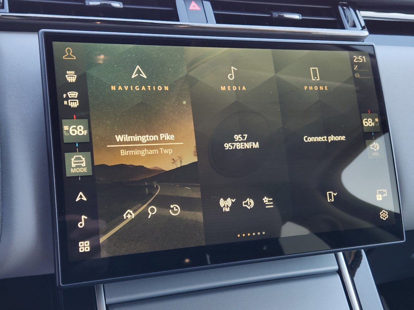 2025 Land Rover Range Rover Velar S photo 19