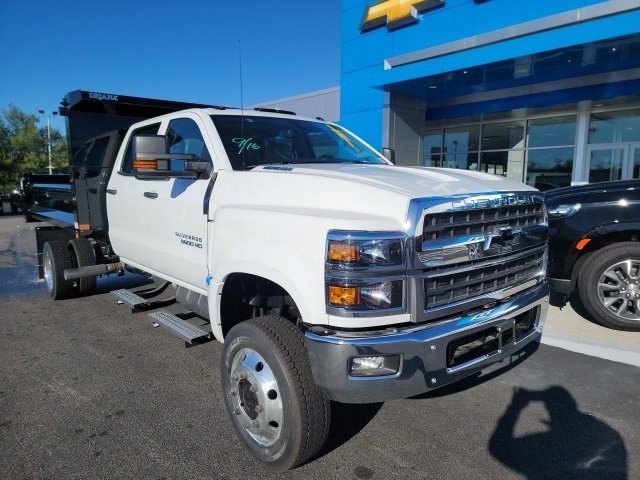 2024 Chevrolet Silverado 4500 Medium Duty Chassis Cab Work Truck's photo