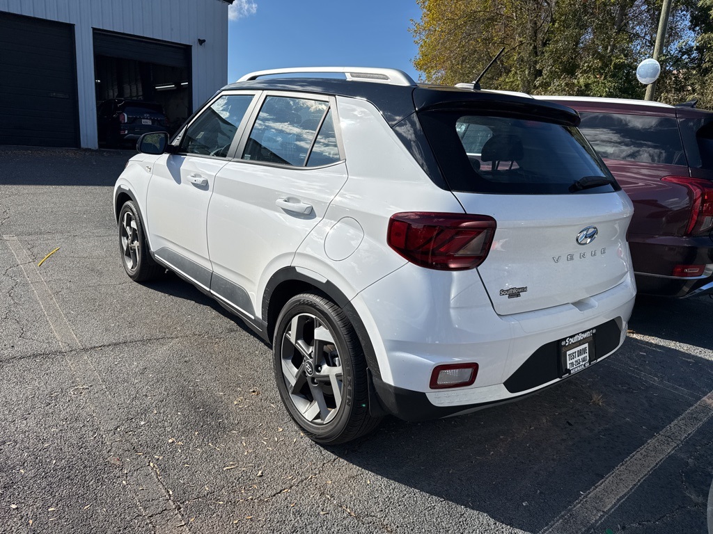 2023 Hyundai Venue Limited photo 4