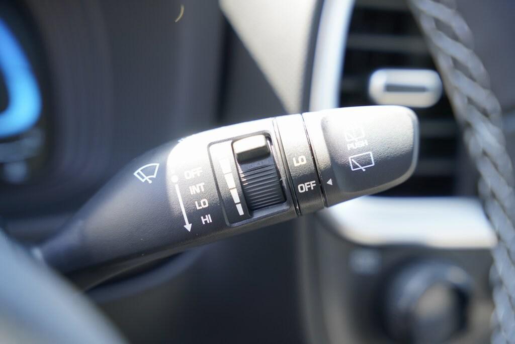 2025 Hyundai Venue SEL photo 19