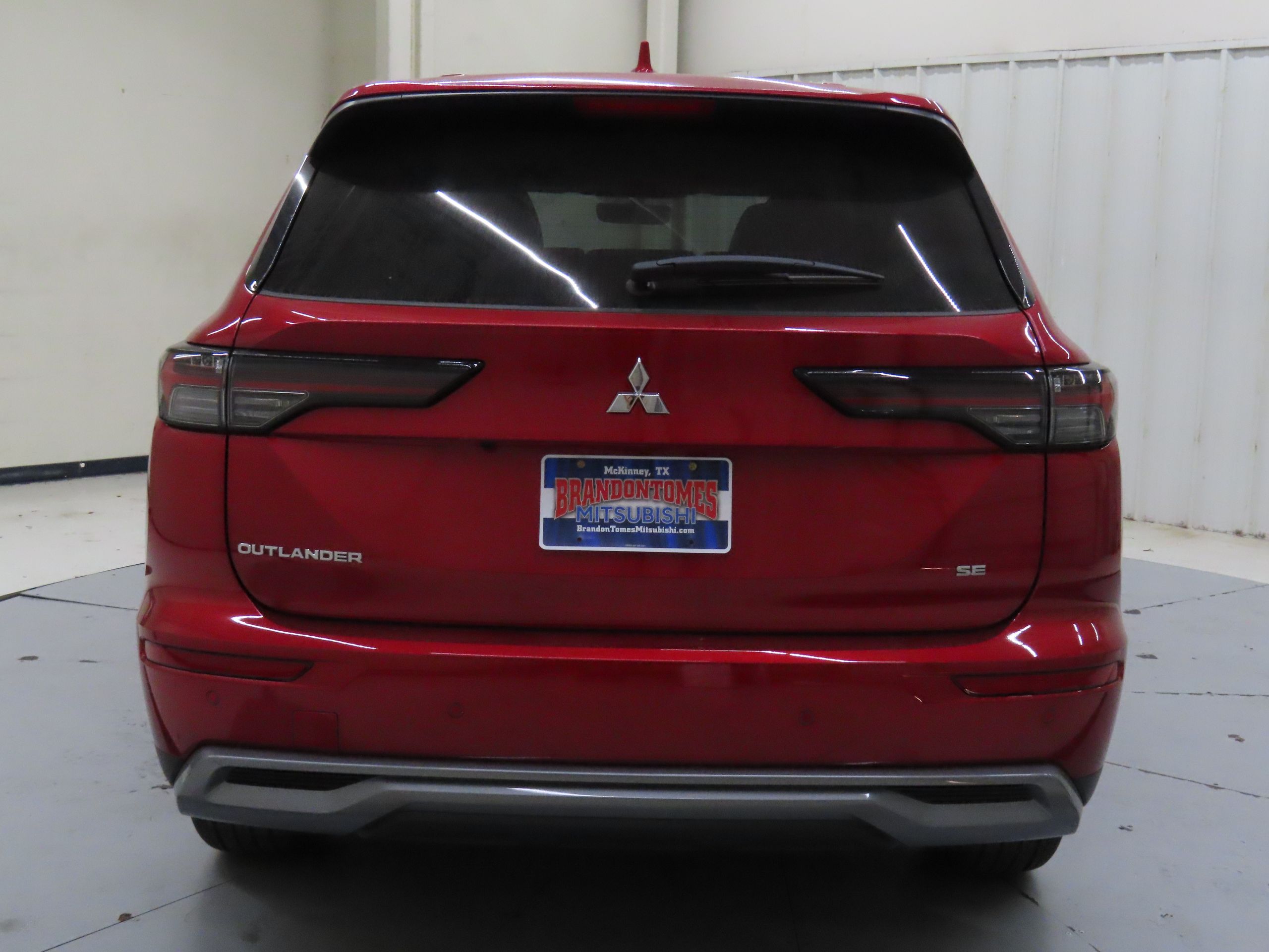 2025 Mitsubishi Outlander SE photo 3