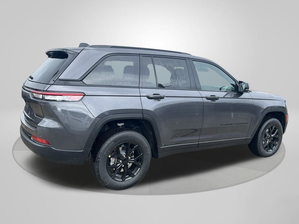 2025 Jeep Grand Cherokee Laredo Altitude photo 2