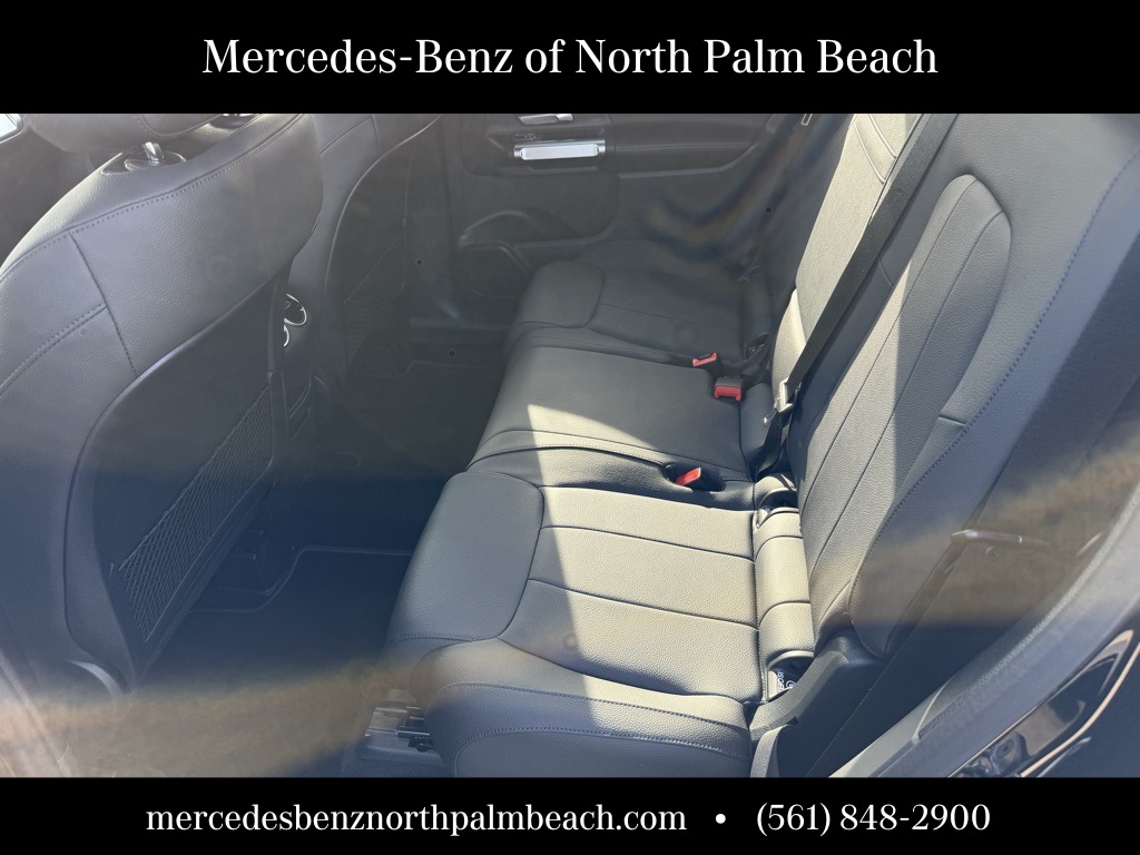 2025 Mercedes Benz GLB 250 photo 3