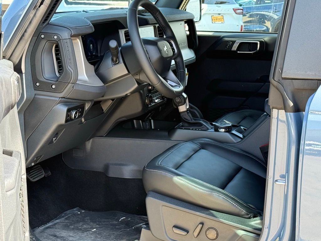 2025 Ford Bronco Outer Banks photo 6