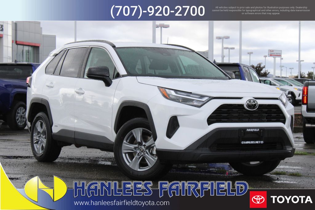 2025 Toyota RAV4 LE's photo
