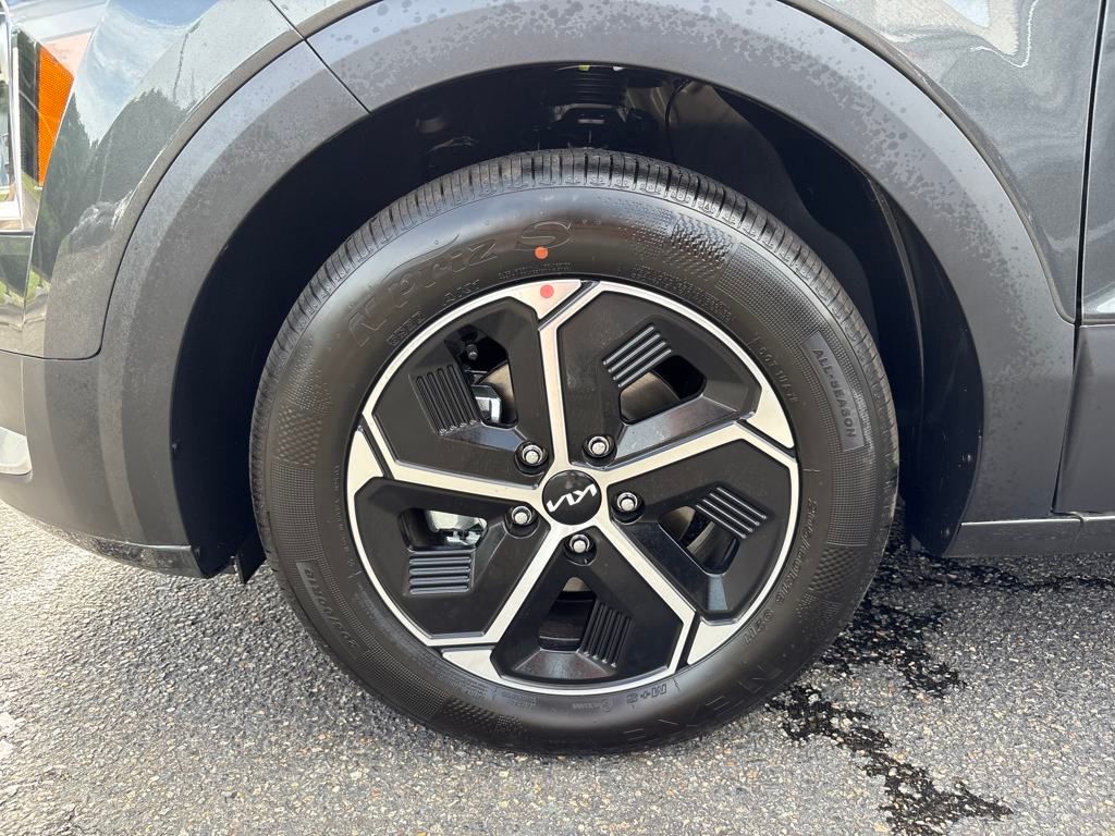 2025 Kia Niro EX photo 11