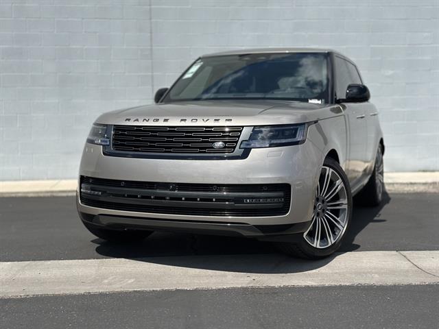 2025 Land Rover Range Rover SE's photo