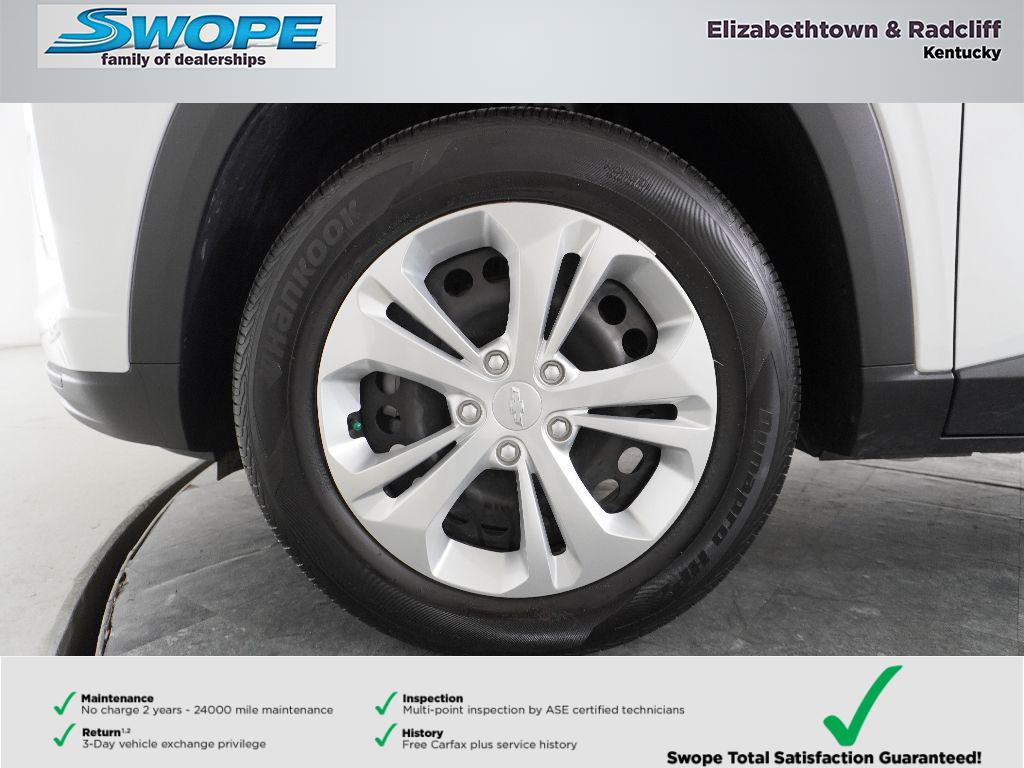 2024 Chevrolet Trax LS photo 2
