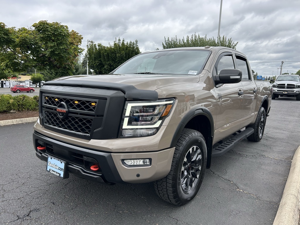 2021 Nissan Titan PRO-4X photo 3