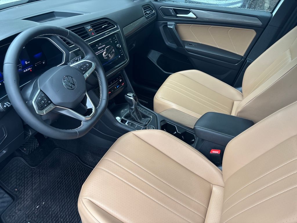 2022 Volkswagen Tiguan SE photo 2