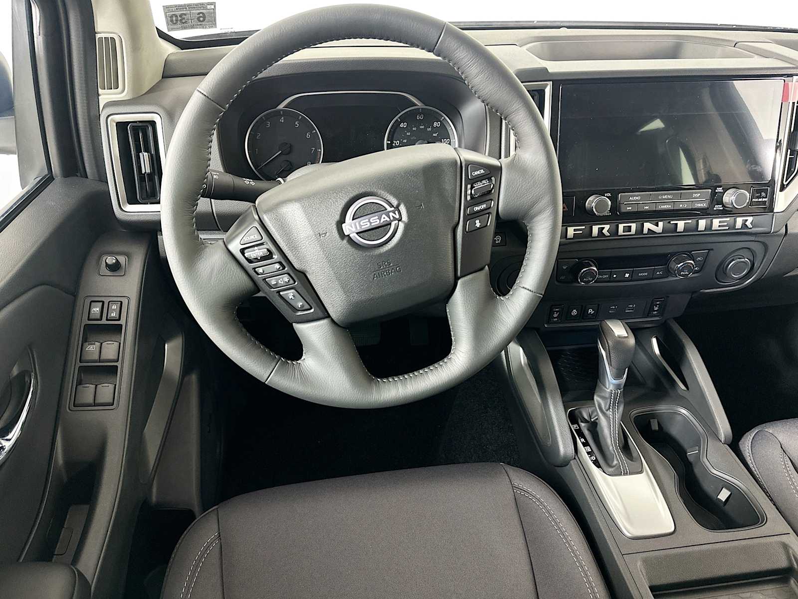 2025 Nissan Frontier SV photo 18