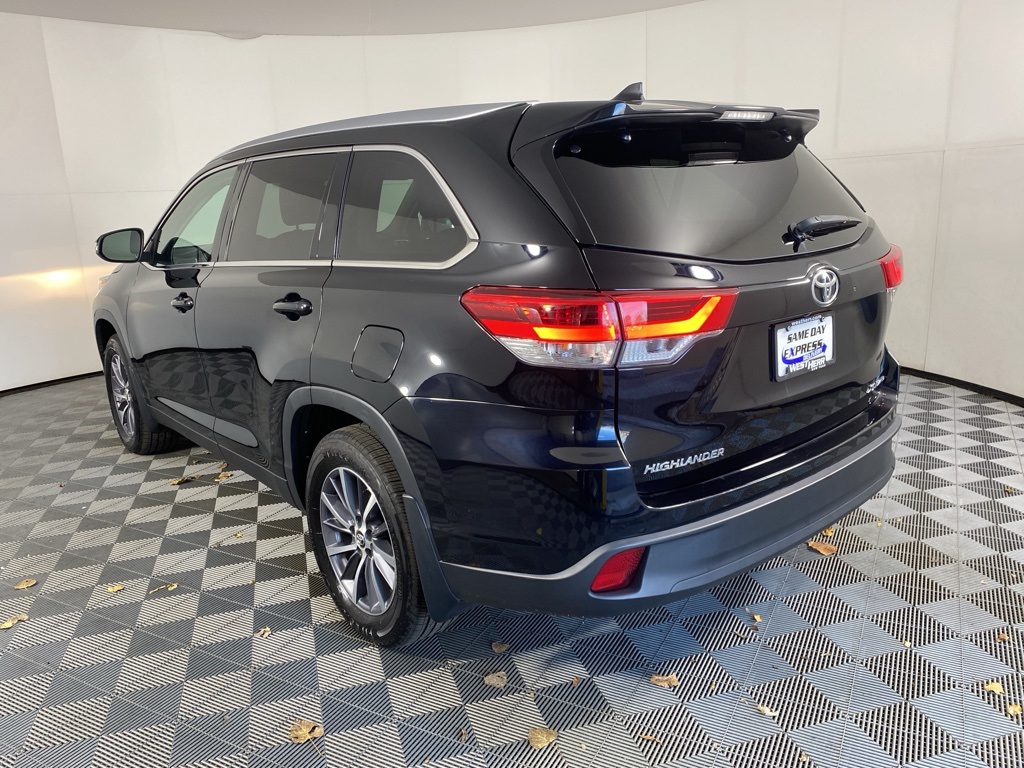 2019 Toyota Highlander XLE photo 2