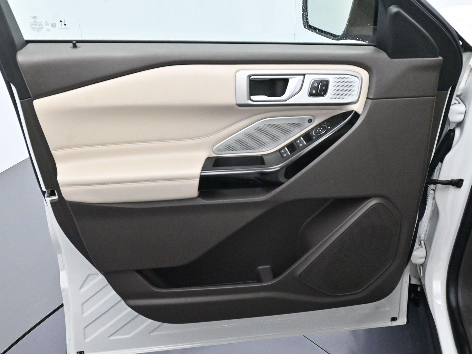 2022 Ford Explorer Platinum photo 10